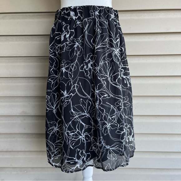 •Ryan Wylde• Abstract Floral Pull-On Skirt - Size 4X - Picture 1 of 8